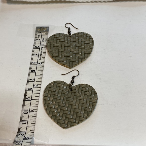 Women Peach Heart-shaped Light Olive PU leather Hook & Dangle Earrings - Picture 2 of 4